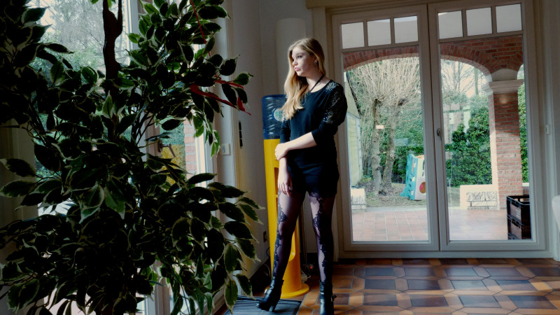 Bored stepdaughter drives her way